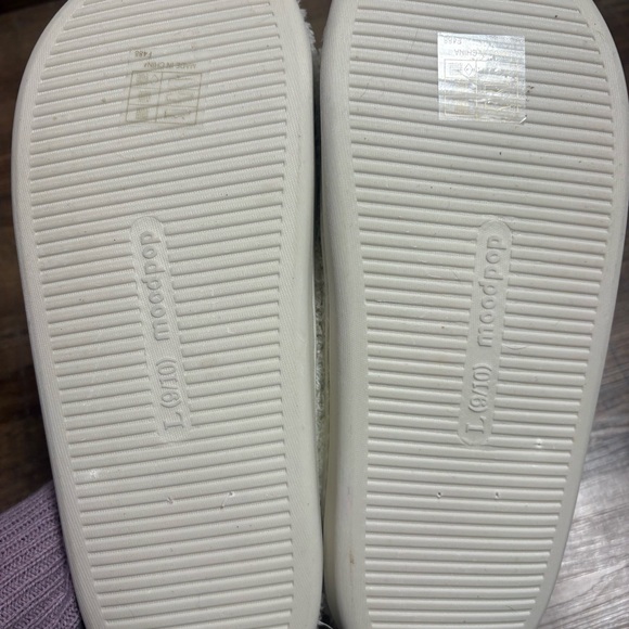 Cozy White Sherpa Slippers with Red Tomato Design size 9-10. - Picture 3 of 6